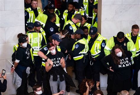 More than 300 are arrested in a Capitol Hill demonstration urging a Israel-Hamas war cease-fire